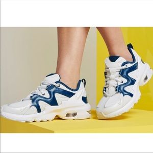 NIKE WOMAN AIR MAX GRAVITON TRAINERS